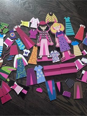Melissa & Doug Abby & Emma Magnetic Wooden Dress-Up Dolls Play Set Kids 3+